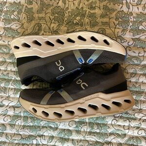 Oncloud Cloudeclipse size 9 sneakers, worn maybe 3 times just too big for me